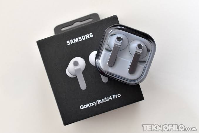 SAMSUNG GALAXY BUDS 4 PRO
